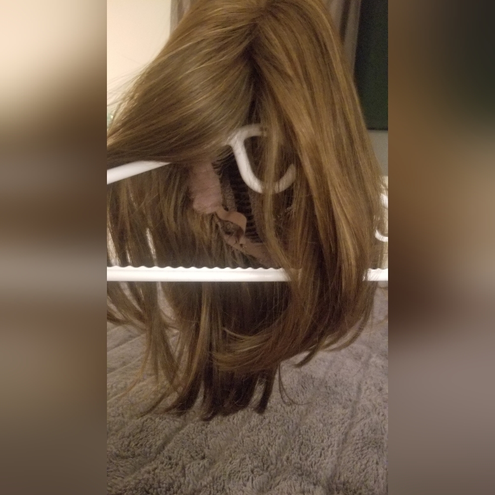 Wig - Picture 3 of 3